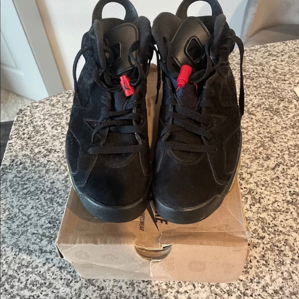 Size 8.5 - Jordan 6 Retro Varsity Red 2010